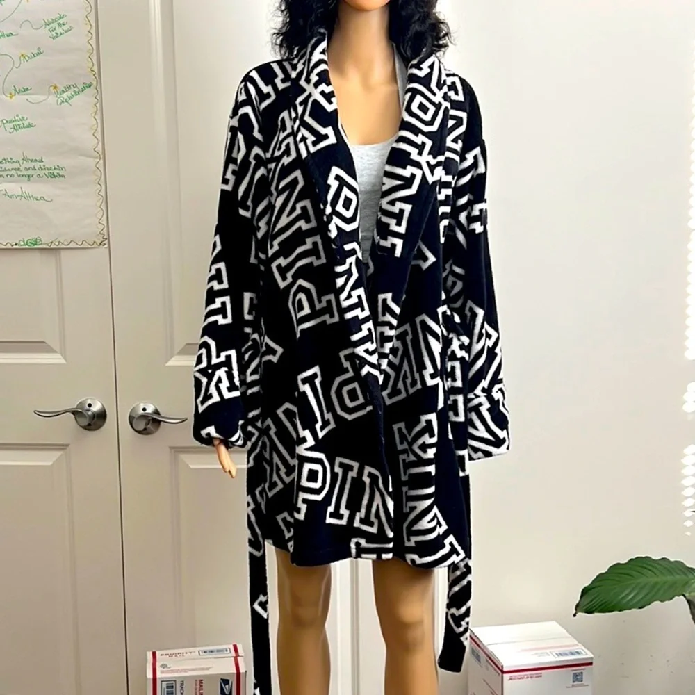 (Sold) V/s PINK robe - Picture 11 of 14